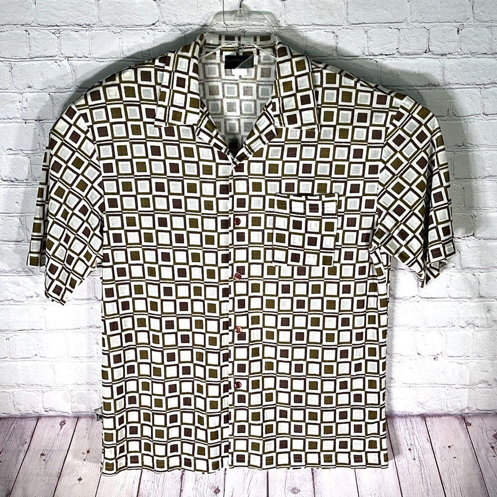 Kik Wear California Men's Button-down Shirt Size: Large